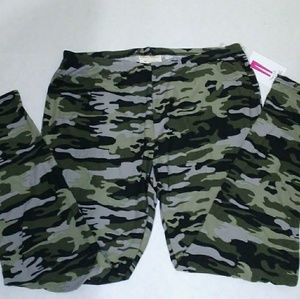 New Bobbie Brooks Camo Leg Size 2X